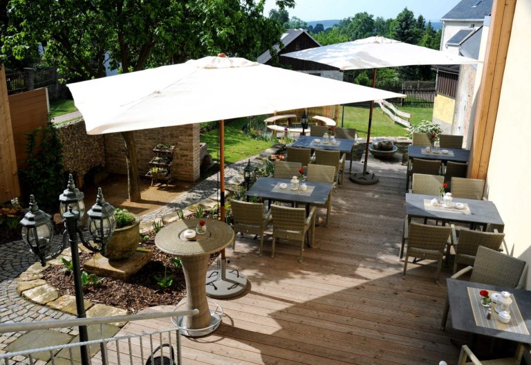 Goldener_Stern_Frauenstein_Gastgarten_Sommer